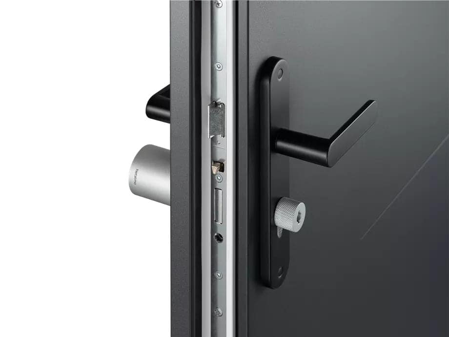 Netatmo smart door and NFC enabled keys.